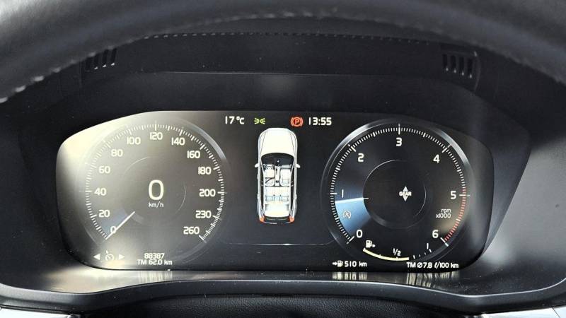 ox_volvo-xc-60-d4-awd-manual-2018-90-tys-km-190km400nm-pl