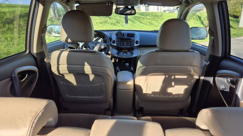 ox_toyota-rav4-4x4-benzyna-lpg