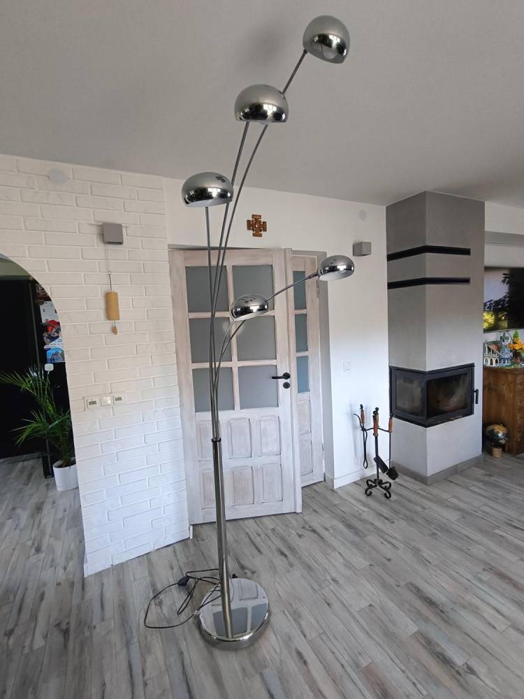 ox_wysoka-stabilna-srebrna-lampa-podlogowa