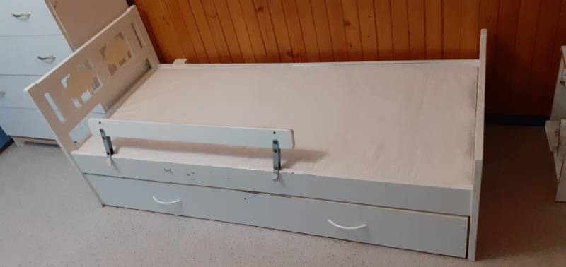 ox_ikea-lozeczko-dla-dziecka-z-szuflada