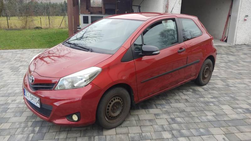 ox_toyota-yaris-2012-10-benzyna-82-000-km