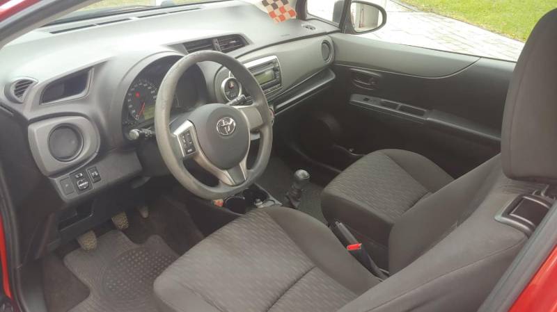 ox_toyota-yaris-2012-10-benzyna-82-000-km