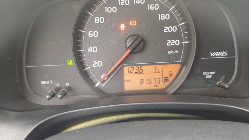 ox_toyota-yaris-2012-10-benzyna-82-000-km