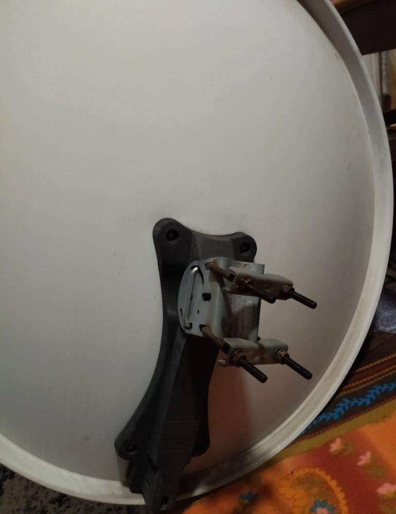 ox_antena-satelitarna-nc-z-konwerterem-i-mocowaniem
