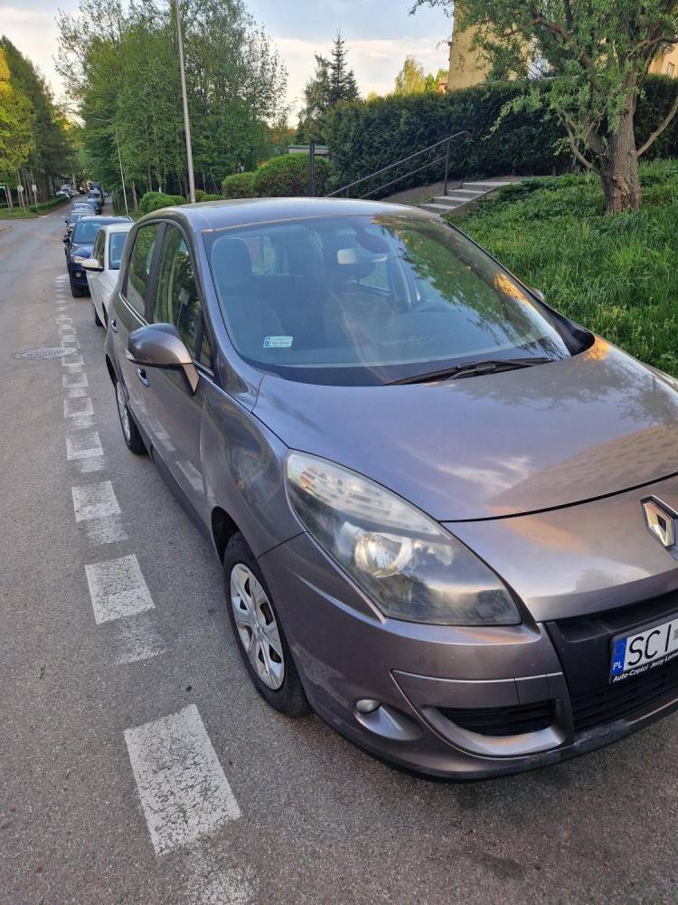 ox_sprzedam-zadbanego-renault-scenic-15-dci-2010r