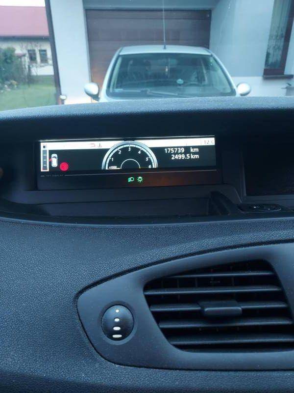 ox_sprzedam-zadbanego-renault-scenic-15-dci-2010r