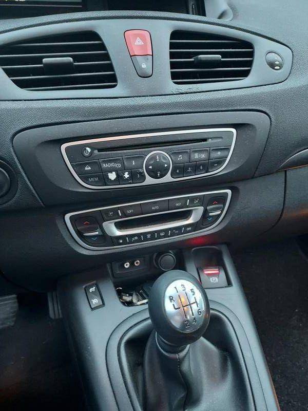ox_sprzedam-zadbanego-renault-scenic-15-dci-2010r