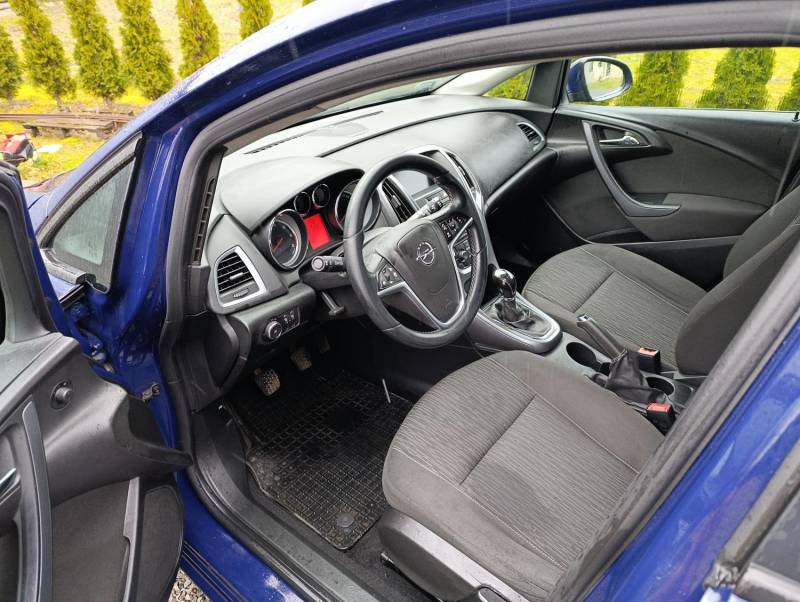 ox_sprzedam-opel-astra-j-sports-tourer