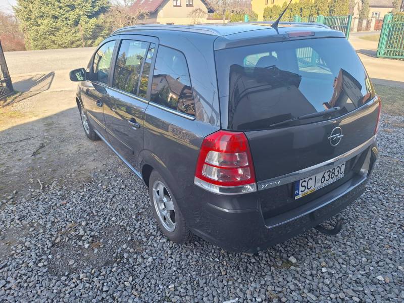ox_opel-zafira-b-2010-rok