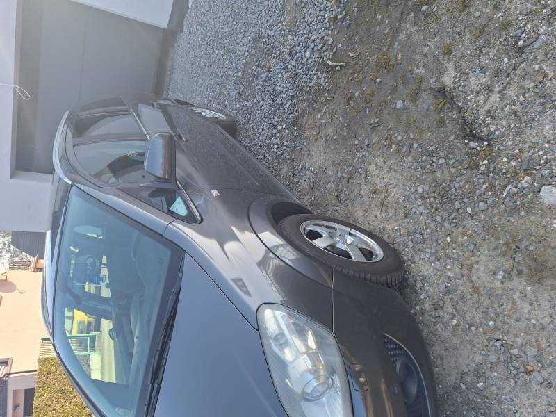 ox_opel-zafira-b-2010-rok