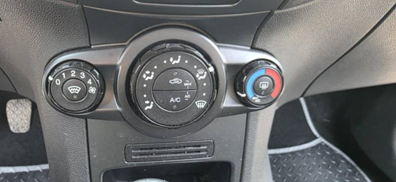 ox_ford-fiesta-125-titanium