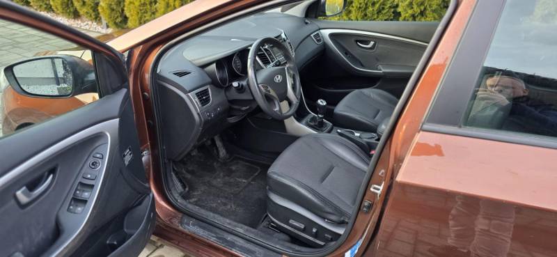 ox_hyundai-i30-14-crdi-trend