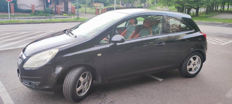 ox_sprzedam-samochod-opel-corsa-d