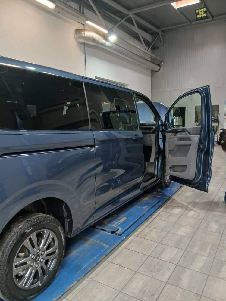 ox_nowy-ford-transit-custom-2025-komfortowy-bus-9-osobowy-wynajem