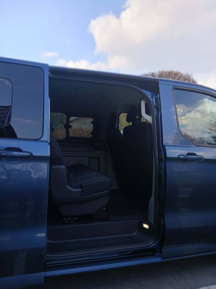 ox_nowy-ford-transit-custom-2025-komfortowy-bus-9-osobowy-wynajem