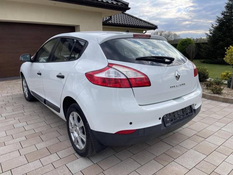 ox_renault-megane-16-benzyna-2010r-klima