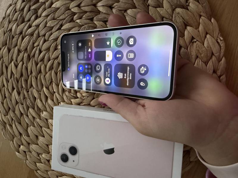 ox_apple-iphone-13-rozowy