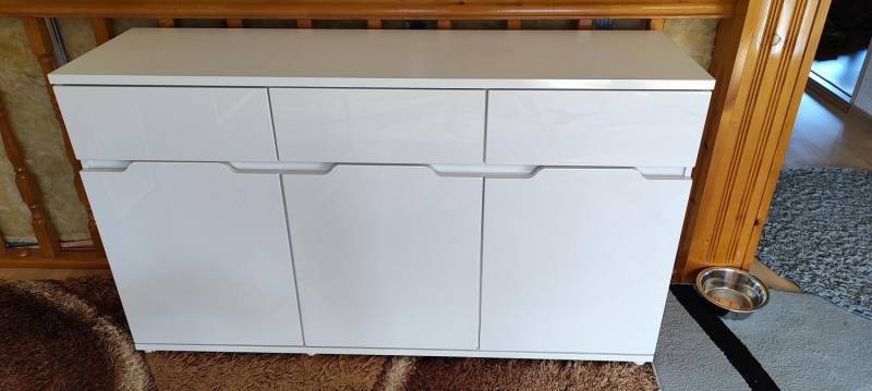 ox_sprzedam-biala-komoda-149x42x86
