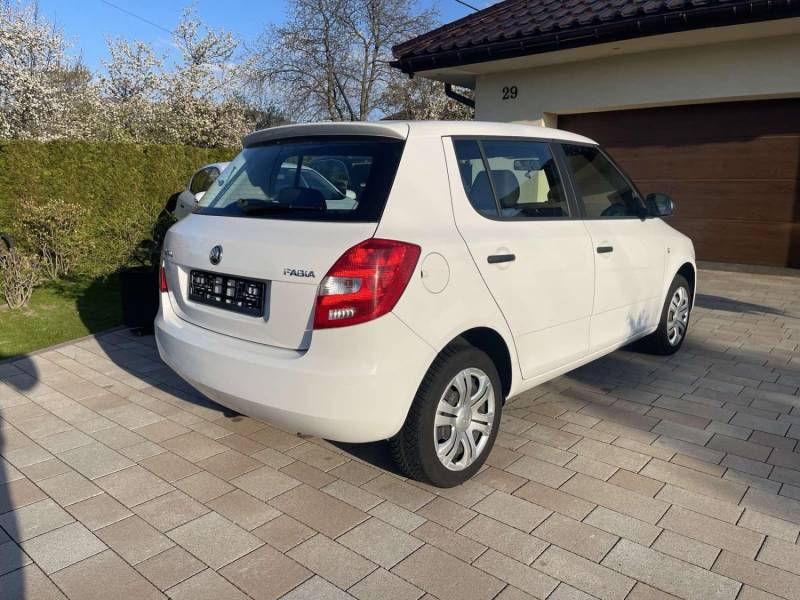 ox_skoda-fabia-12-benzyna-klima-2013r