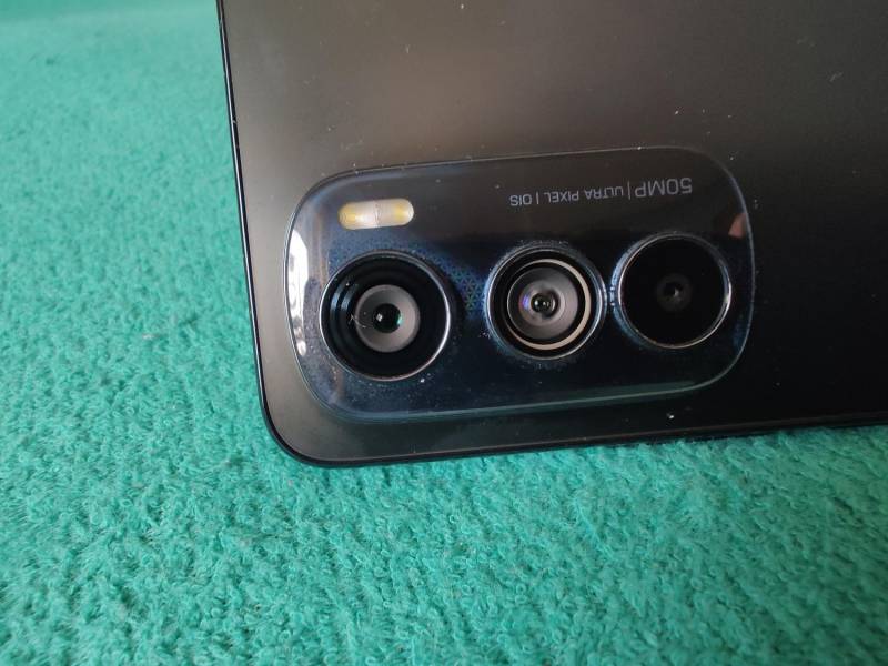 ox_motorola-edge-30-smartfon-telefon