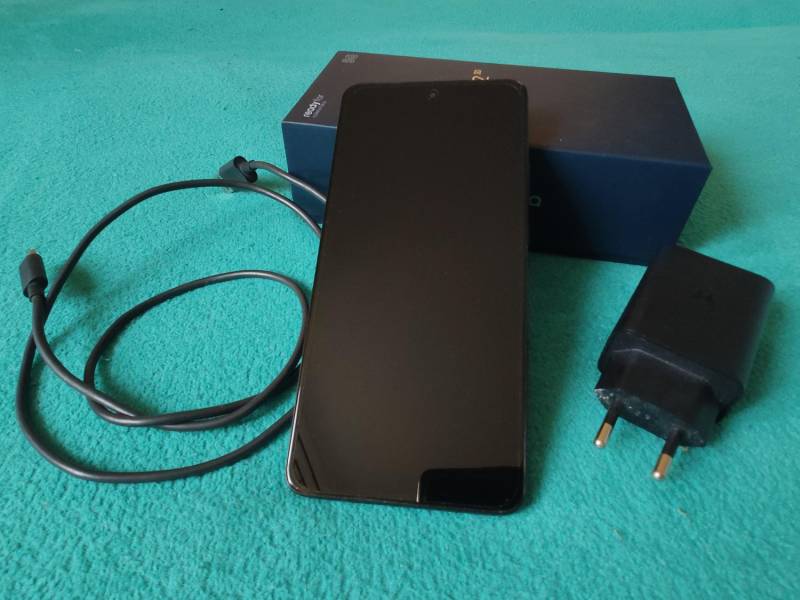 ox_motorola-edge-30-smartfon-telefon