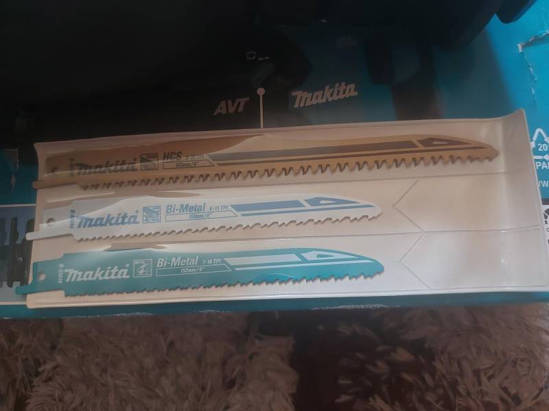 ox_makita-jr002g-40v-max-xgt-avt-pila-szablasta-lisica-nowa