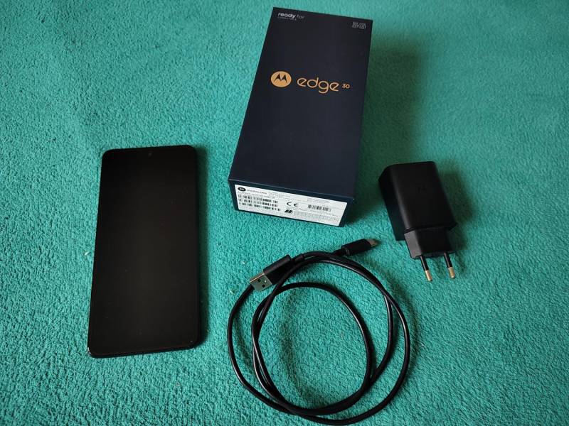 ox_motorola-edge-30-smartfon-telefon