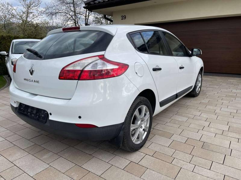 ox_renault-megane-16-benzyna-2010r-klima