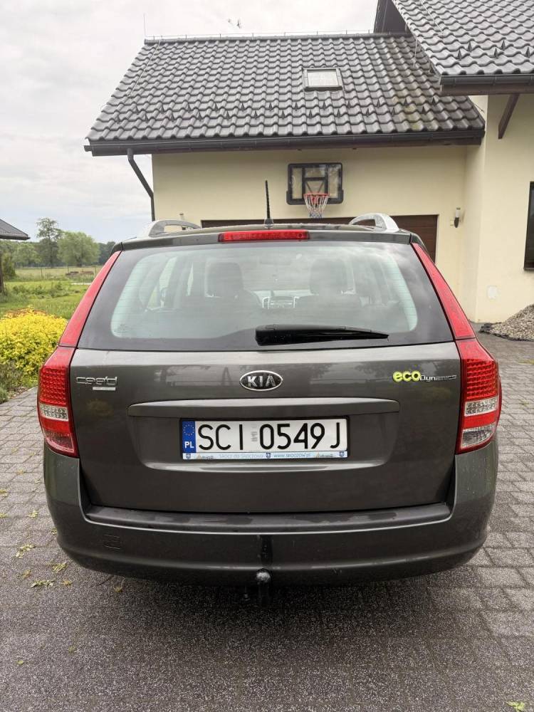 ox_kia-ceed-2012-garazowana-przebieg-autostradowy-dwa-komplety-opon