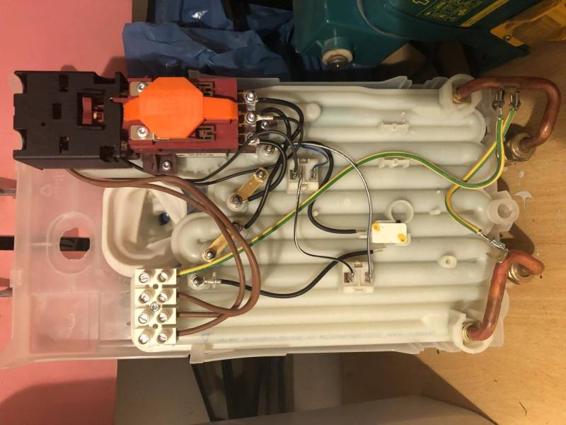 ox_przeplywowy-podgrzewacz-wody-bosch-tr2000-18b