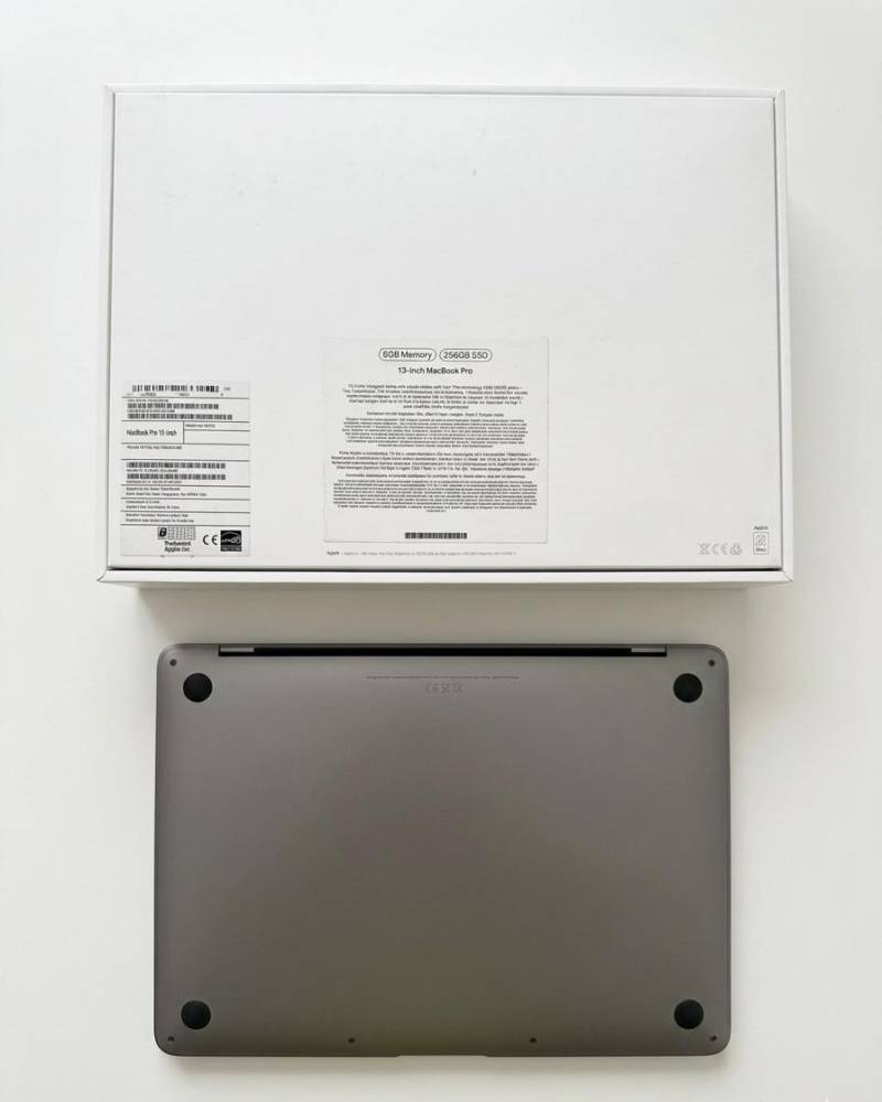 ox_macbook-pro-13-m1-8gb256gb-2020-space-gray-oryg-pudelko