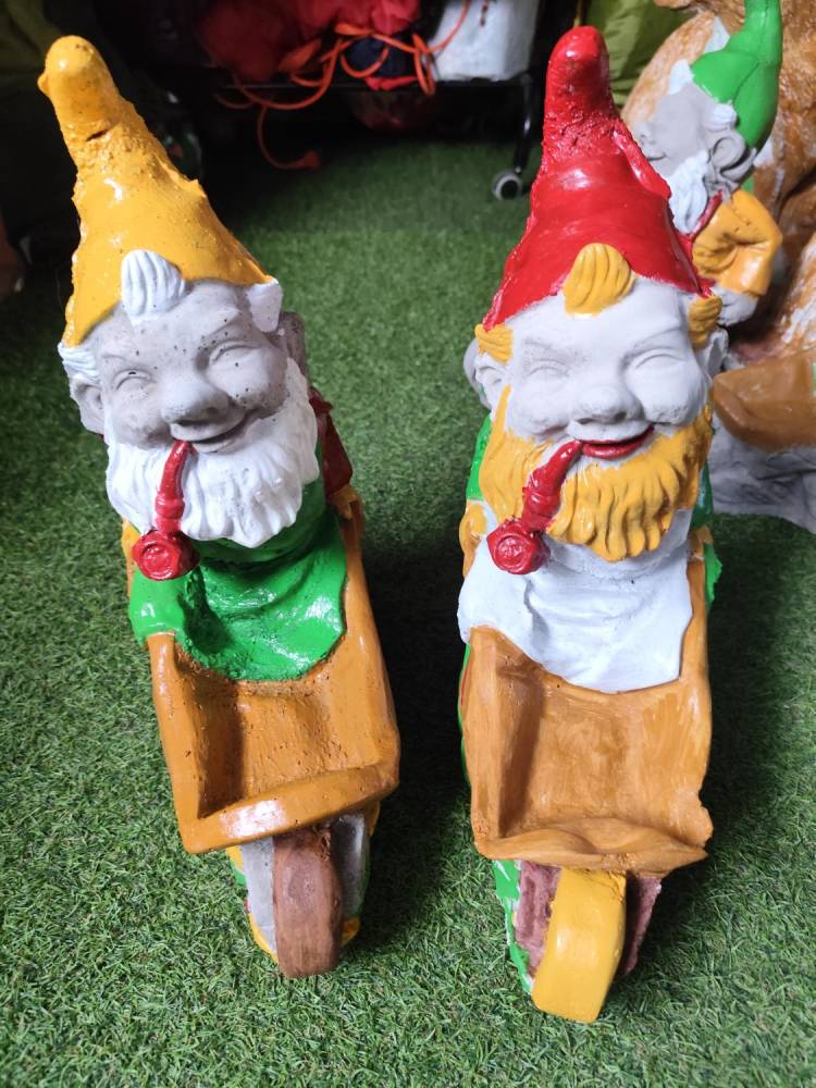 ox_figurki-ogrodowe-liski-kury-krasnale