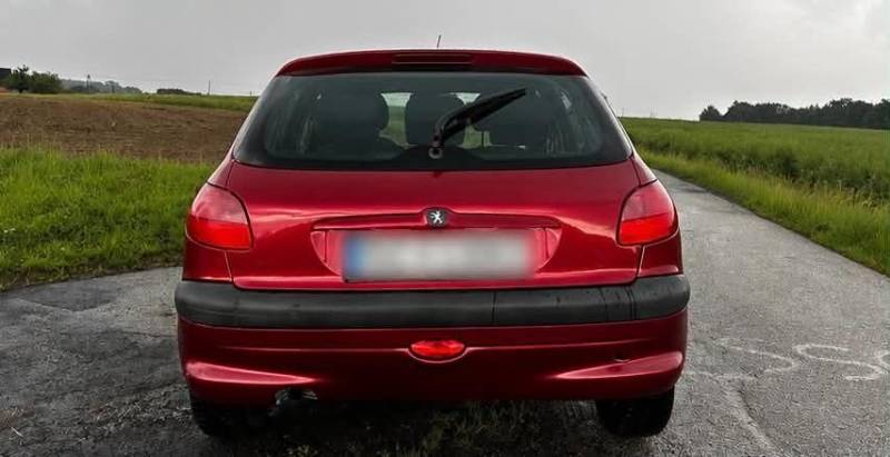 ox_sprzedam-peugeota-206-w-wersji-5-drzwiowej-rocznik-2001