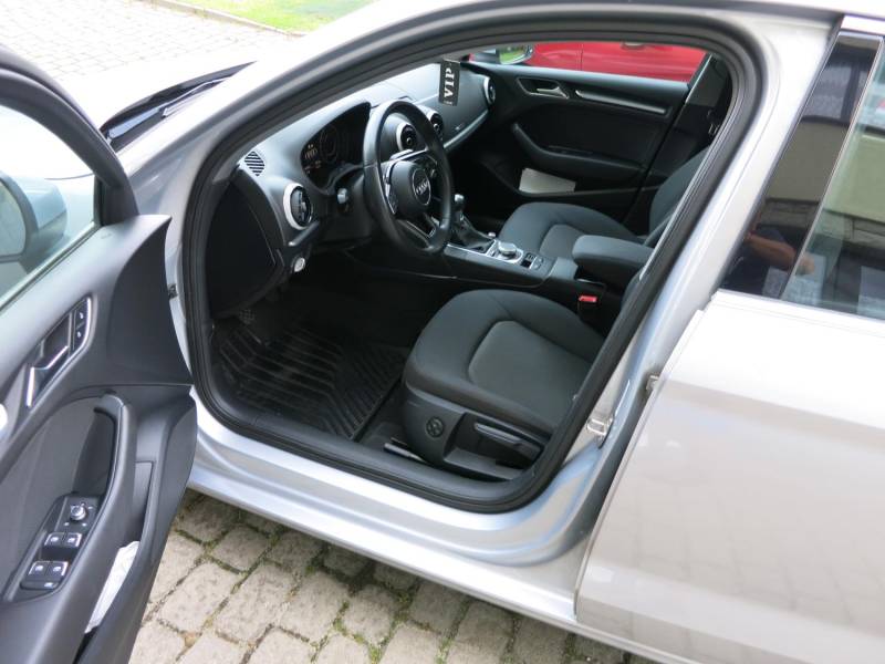 ox_audi-a3-16tdi-61000km-2018r-stan-bdb-serwis-virtual-cockpit