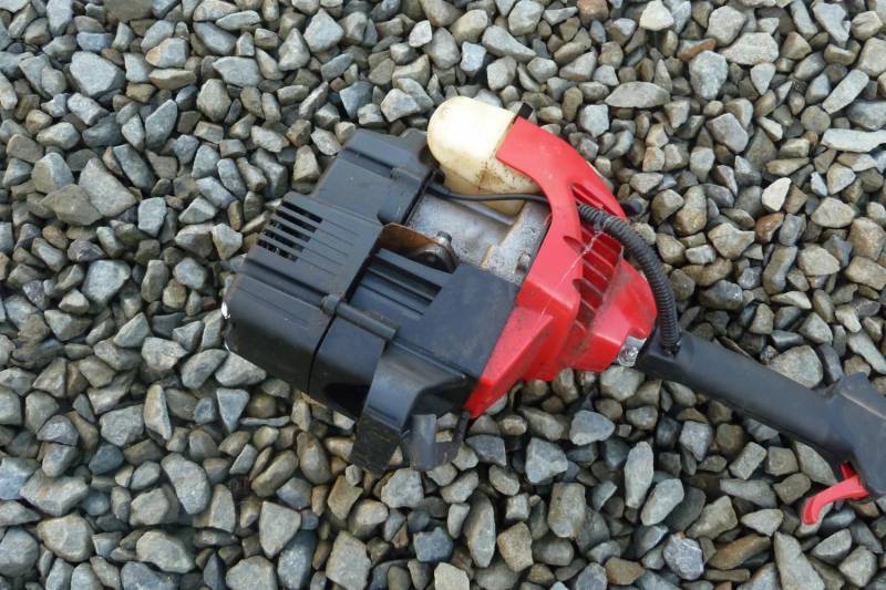 ox_kosa-spalinowa-podkaszarka-mtd-700-do-naprawy
