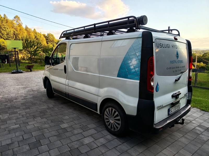 ox_opel-vivaro-20-2011r