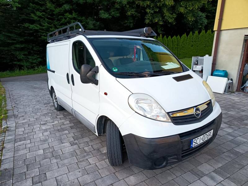 ox_opel-vivaro-20-2011r
