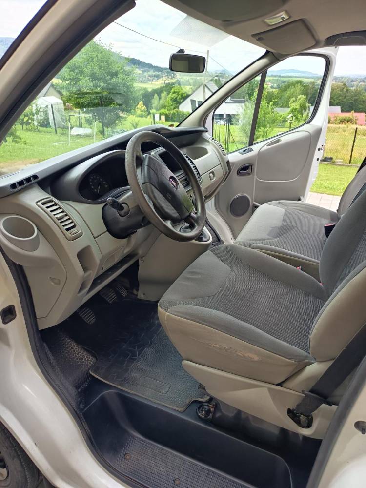 ox_opel-vivaro-20-2011r