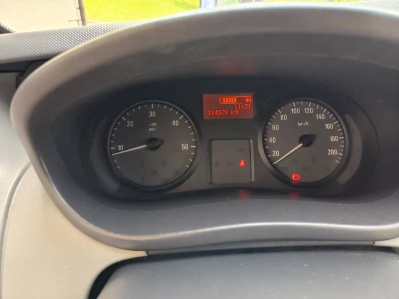 ox_opel-vivaro-20-2011r