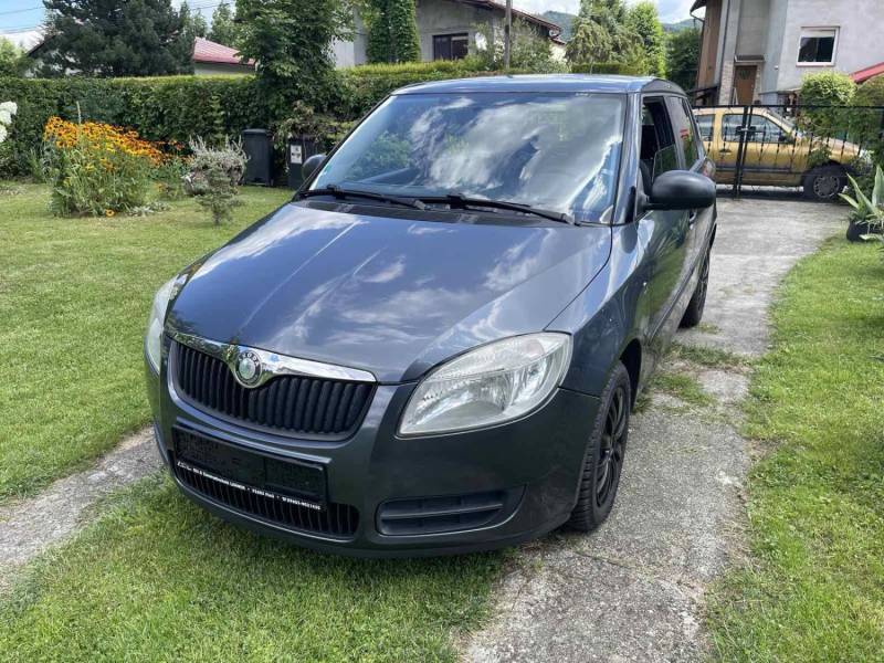 ox_skoda-fabia-12-benzyna-2010r-klima