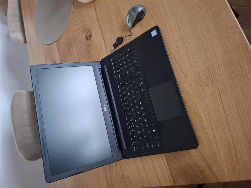 ox_laptop-dell-z-systemem-windows-10-pro