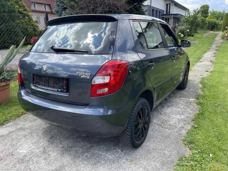 ox_skoda-fabia-12-benzyna-2010r-klima