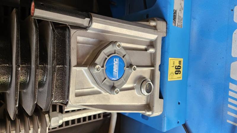 ox_kompresor-abac-200l-hp4