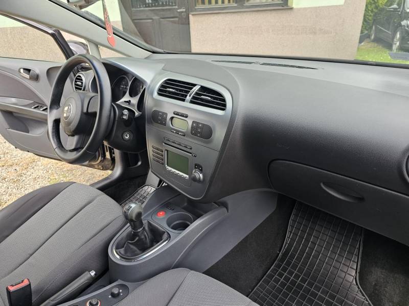 ox_seat-leon-ii-16-mpi-102km-klimatronic-2005r