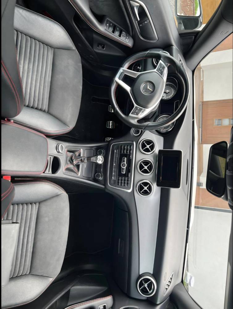 ox_mercedes-benz-cla-200-amg-line-16-156km