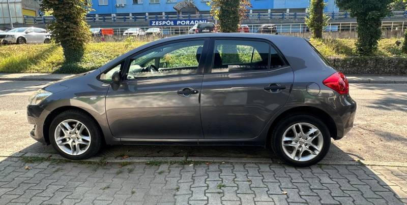 ox_toyota-auris-16-vvt-i-benzyna