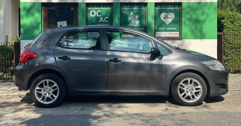 ox_toyota-auris-16-vvt-i-benzyna
