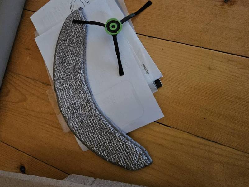 ox_robot-odkurzajacy-irobot-roomba-combo-j7-gwarancja-do-2027-malo-u