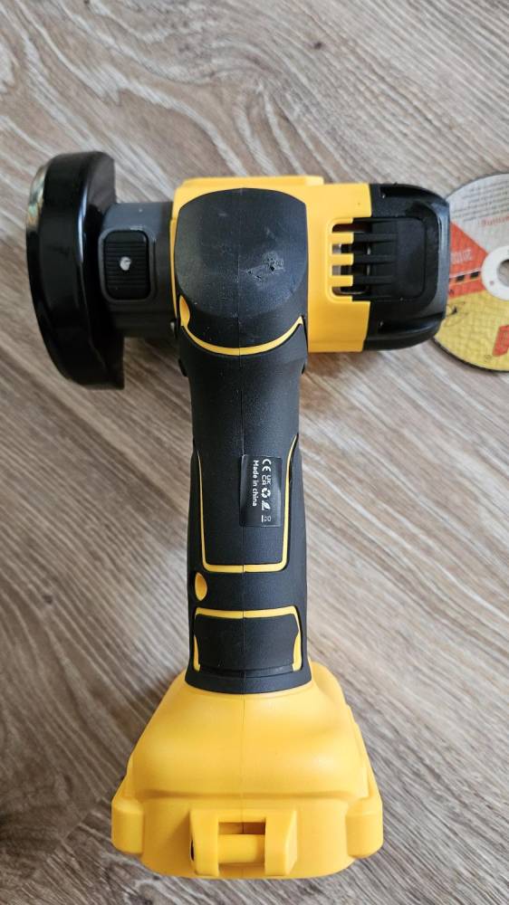 ox_szlifierka-katowa-na-akumulatory-dewalt
