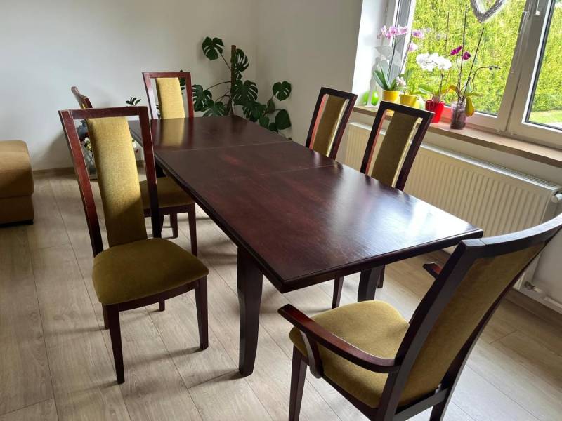 ox_meble-do-salonu-stol-z-krzeslami-i-witryna